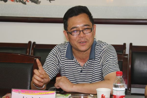 下石節(jié)礦礦長(zhǎng)李文輝介紹礦井發(fā)展建設(shè)情況 下石節(jié)礦礦長(zhǎng)李文輝介紹礦井發(fā)展建設(shè)情況