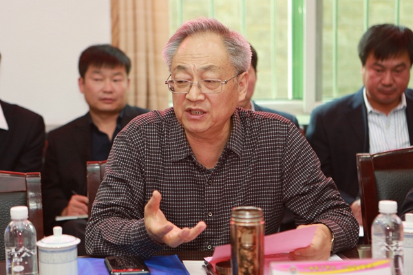 中煤政研會(huì)秘書(shū)長(zhǎng)李演珍主持會(huì)議