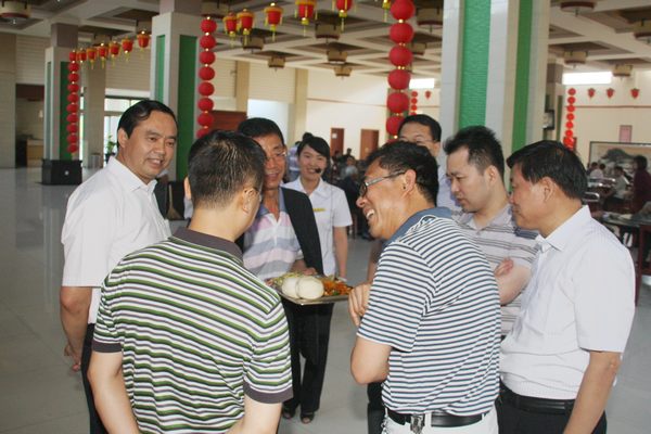 省國資委領(lǐng)導(dǎo)詢問職工生活情況
